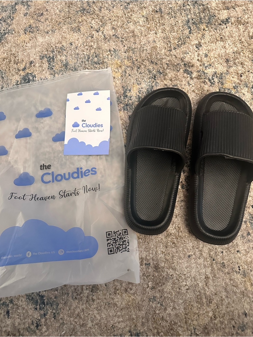 The Cloudies Men’s Black Slide Slippers - Cushioned Comfort NWOT